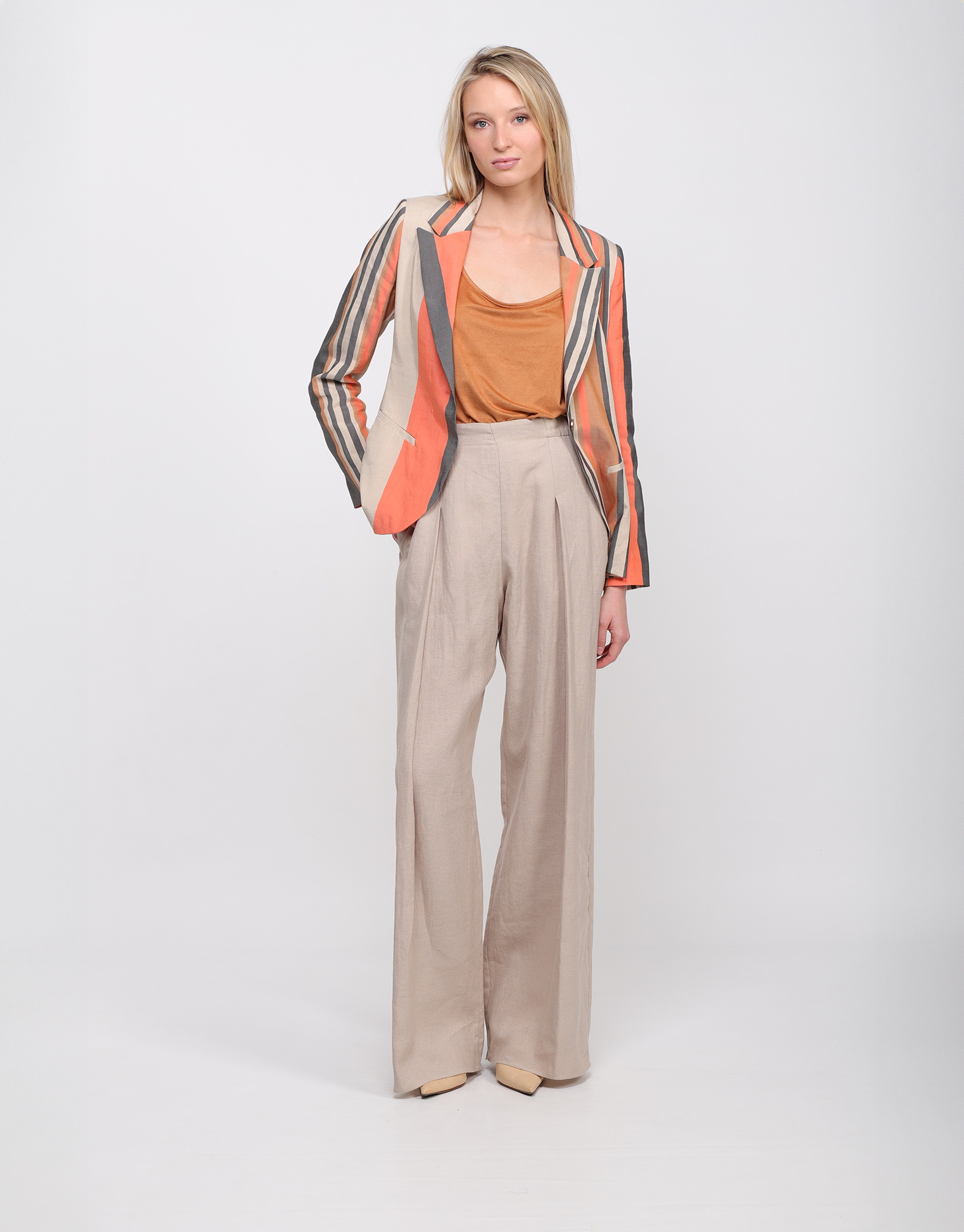 High-waisted pleated trousers in cotton and viscose putty